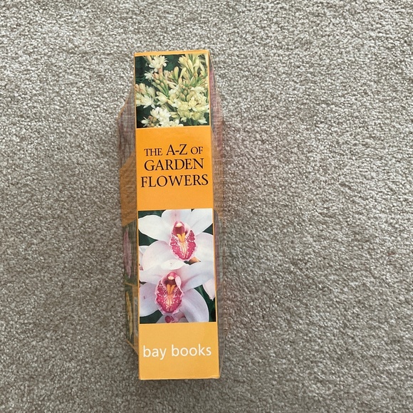 The A-Z of Garden Flowers - Picture 3 of 6